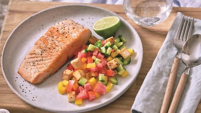 A balanced dinner reduces nighttime cravings