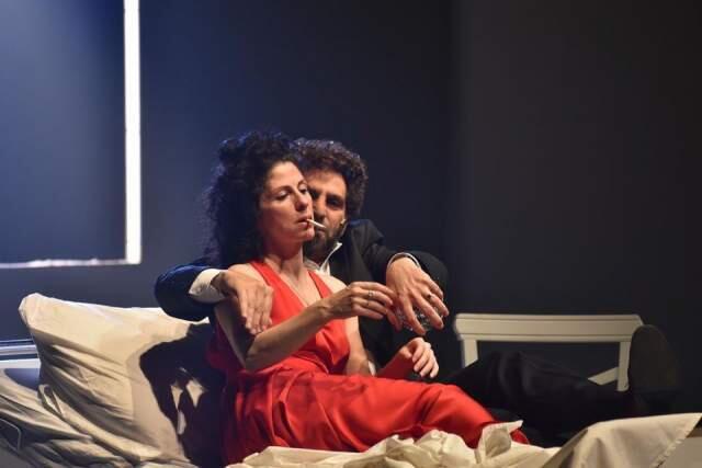 Сцена из спектакля "Мама". Фото: Сергей Демьянчук