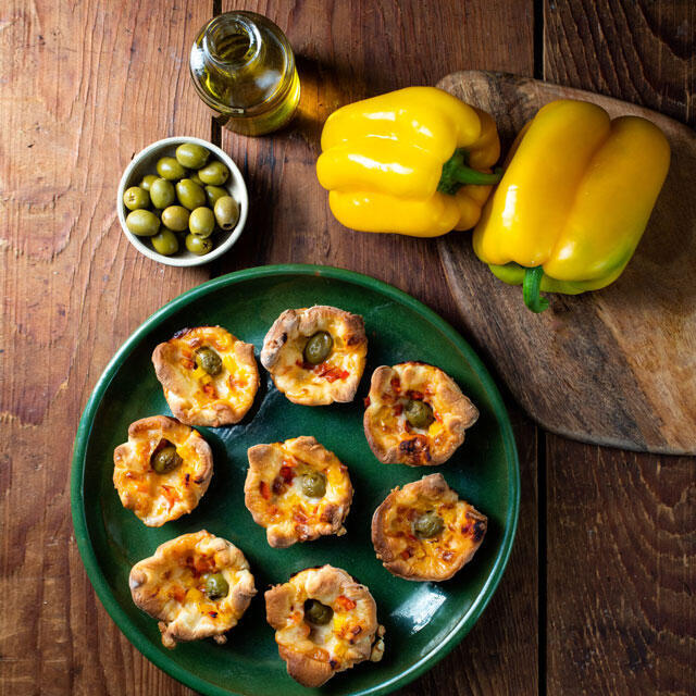 Мини-пицца с оливками. Фото: пресс-служба