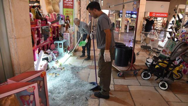 Рош-Пина. Утро после погрома. Фото: Авиягу Шапира (צילום: אביהו שפירא) Рош-Пина. Утро после погрома. Фото: Авиягу Шапира