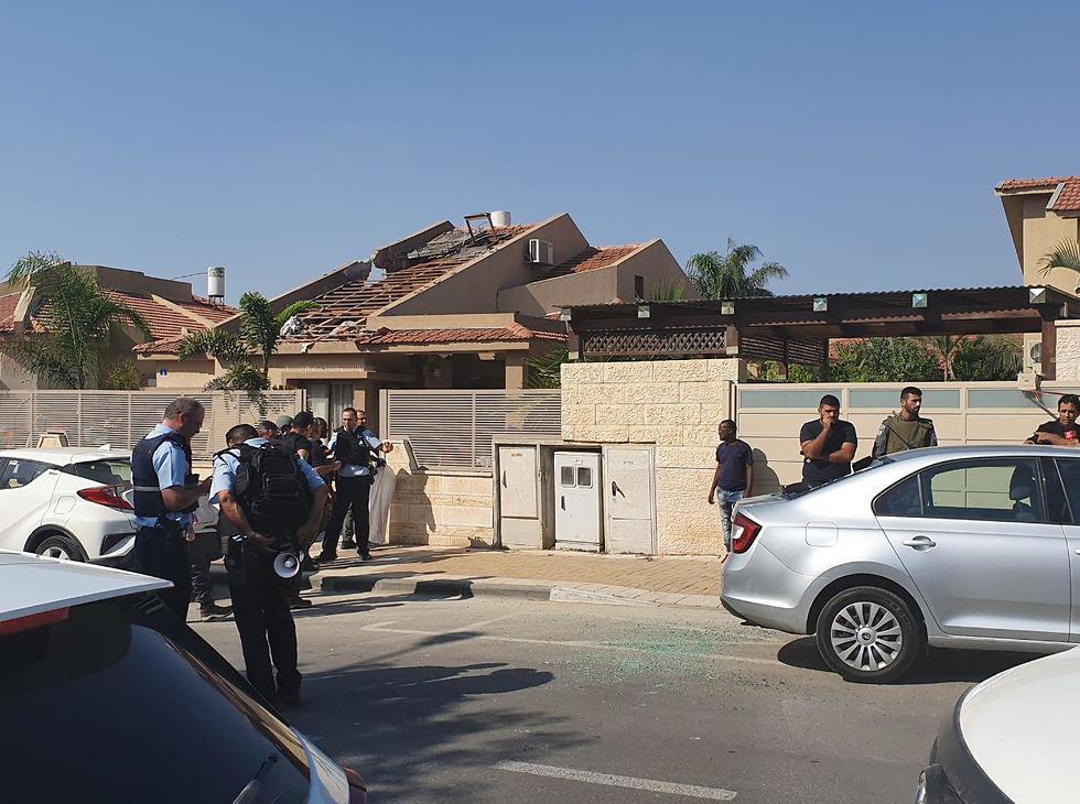 Дом в Нетивоте после прямого попадания ракеты. Фото: Барэль Эфраим