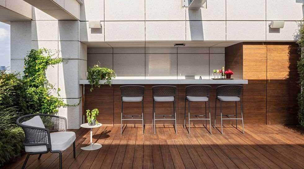 Открытая кухня с баром на 31 этаже. Фото: Douglas Elliman (Фото: DOUGLAS ELLIMAN) Открытая кухня с баром на 31 этаже. Фото: Douglas Elliman