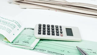 מחשבון ופנקס צ'קים