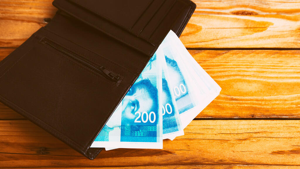 ארנק עם שטרות ישראלים