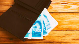 ארנק עם שטרות ישראלים