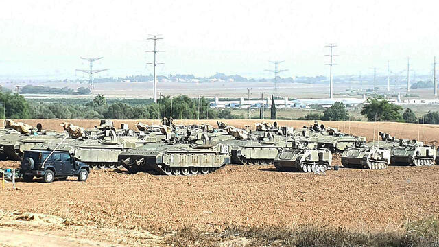 IDF tanks along the Gaza border