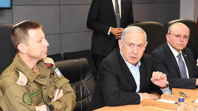 Биньямин Нетаниягу на совещании с командованием ЦАХАЛа. Фото: Амос Бен-Гершом, ЛААМ