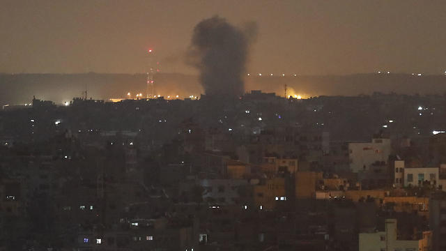 IDF strike on Islamic Jihad targets in Gaza overnight Wednesday (Photo: AP) (צילום: AP) IDF strike on Islamic Jihad targets in Gaza overnight Wednesday (Photo: AP)