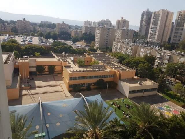 Часть двора защищена тентом, но не вся. Фото из личного альбома (Фото: частный альбом) Часть двора защищена тентом, но не вся. Фото из личного альбома