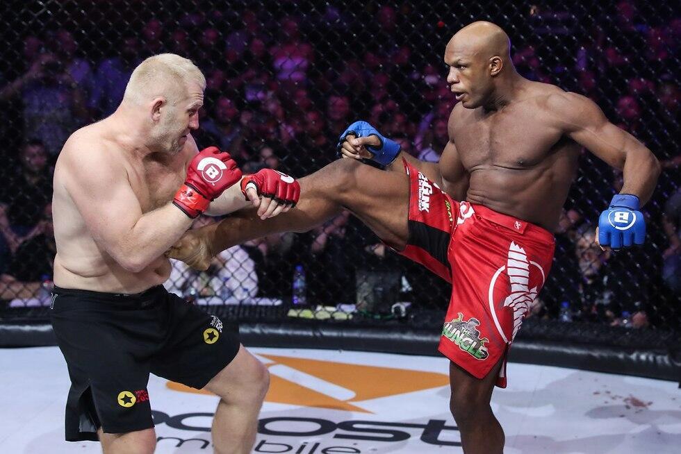 Харитонов против Васселла. Фото: bellatron (צילום: bellator) Харитонов против Васселла. Фото: bellatron