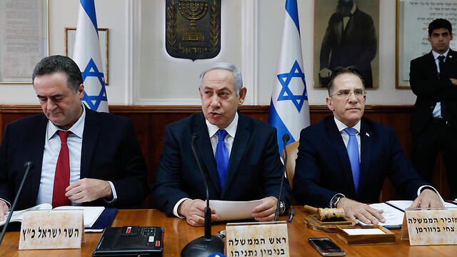 Prime Minister Benjamin Netanyahu during Sunday's cabinet meeting (צילום: אוהד צויגנברג) Prime Minister Benjamin Netanyahu during Sunday's cabinet meeting