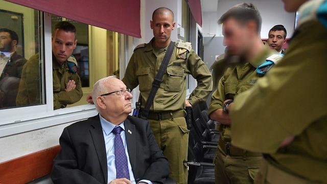 Президент Ривлин в расположении дивизии "Газа", 17 ноября. Фото: Коби Гидеон, ЛААМ