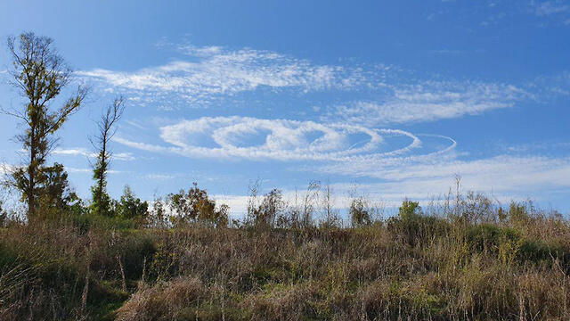 Конденсационные следы самолетов ВВС ЦАХАЛаnullnull Конденсационные следы самолетов ВВС ЦАХАЛа