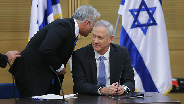 Blue and White MKs Yair Lapid and Benny Gantz (צילום: אלכס קולומויסקי) Blue and White MKs Yair Lapid and Benny Gantz