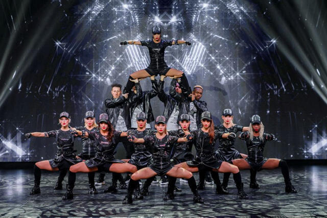 Сцена из балета "Продолжение". Фото: Дмитрий Юник (Сцена из балета "Продолжение". Фото: Дмитрий Юник) Сцена из балета "Продолжение". Фото: Дмитрий Юник