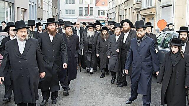  Сатмарские хасиды встречают ребе. Фото: Моше Йонатан