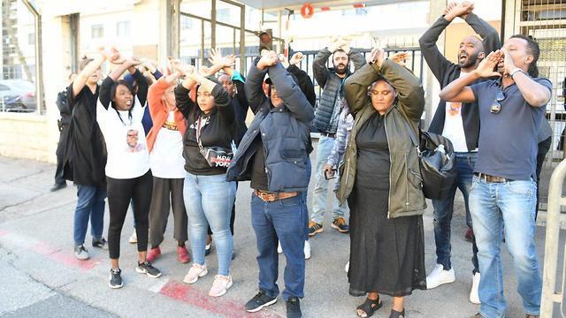 Акция протеста у здания минюста в Иерусалиме, 19 ноября. Фото: Рафи Коц