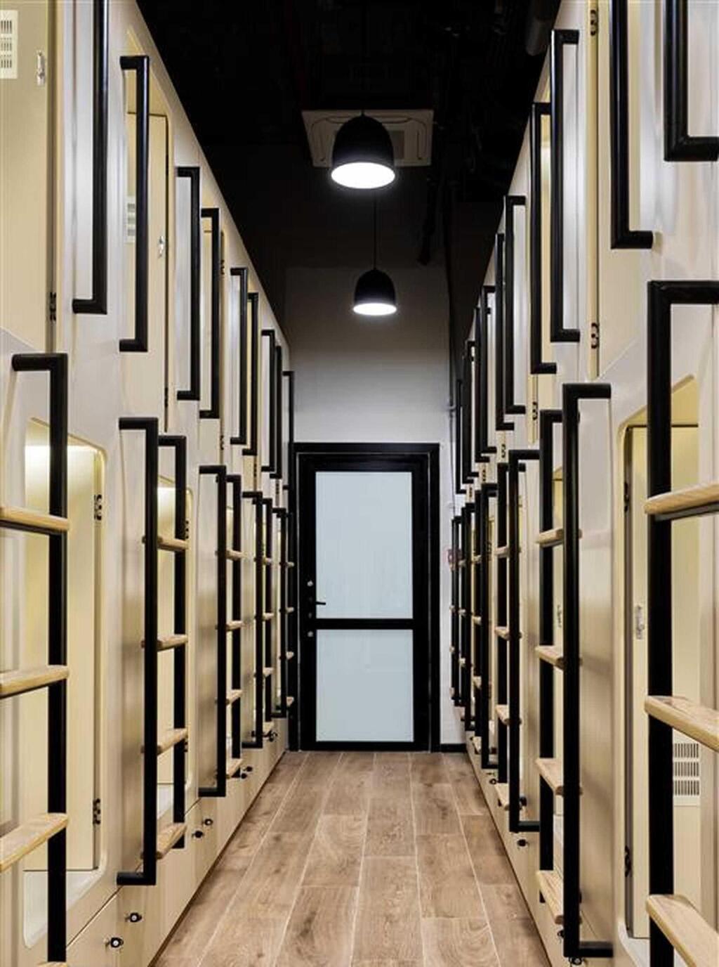 В новой гостинице 82 капсулы в 4 секторах. Фото: Ицхак Абухацира (Фото: Ицхак Абухацира) В новой гостинице 82 капсулы в 4 секторах. Фото: Ицхак Абухацира