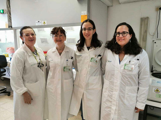 Коллектив лаборатории паразитологии. Фото: пресс-служба "Клалит" (Фото: пресс-служба "Клалит") Коллектив лаборатории паразитологии. Фото: пресс-служба "Клалит"