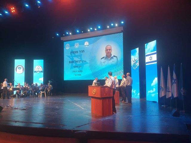 Даниэль Агам получает диплом об окончании высших офицерских курсов полиции с отличием