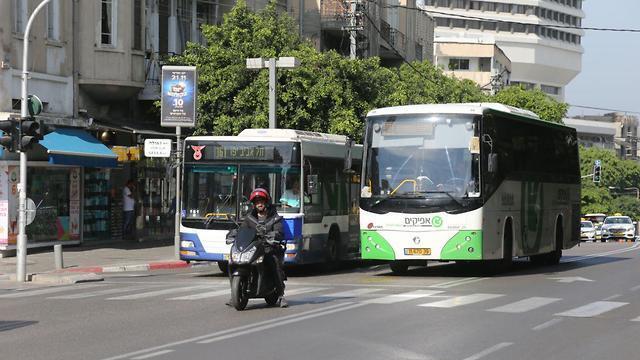 Автобусы в Тель-Авиве. Фото: Моти Кимхи