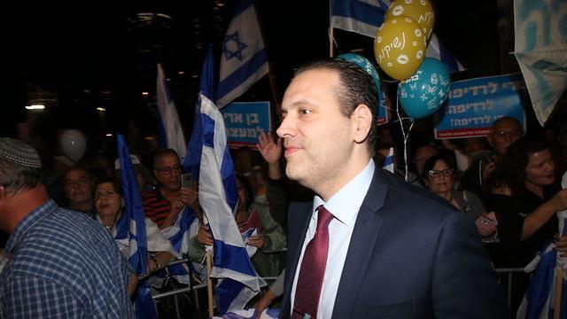 Мики Зоар на демонстрации в Тель-Авиве. Фото: Моти Кимхи