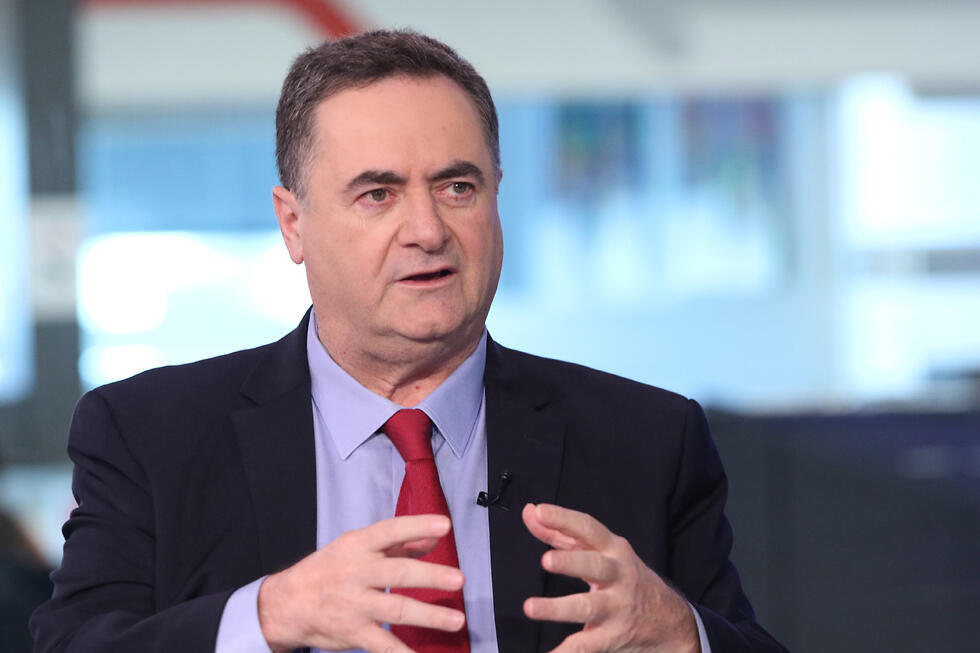 Исраэль Кац в студии Ynet. Фото: Ави Муалем