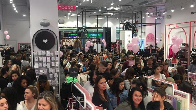  Торговый центр "Кеньон ха-Захав", Ришон ле-Цион. Фото: Шани Венгеровски