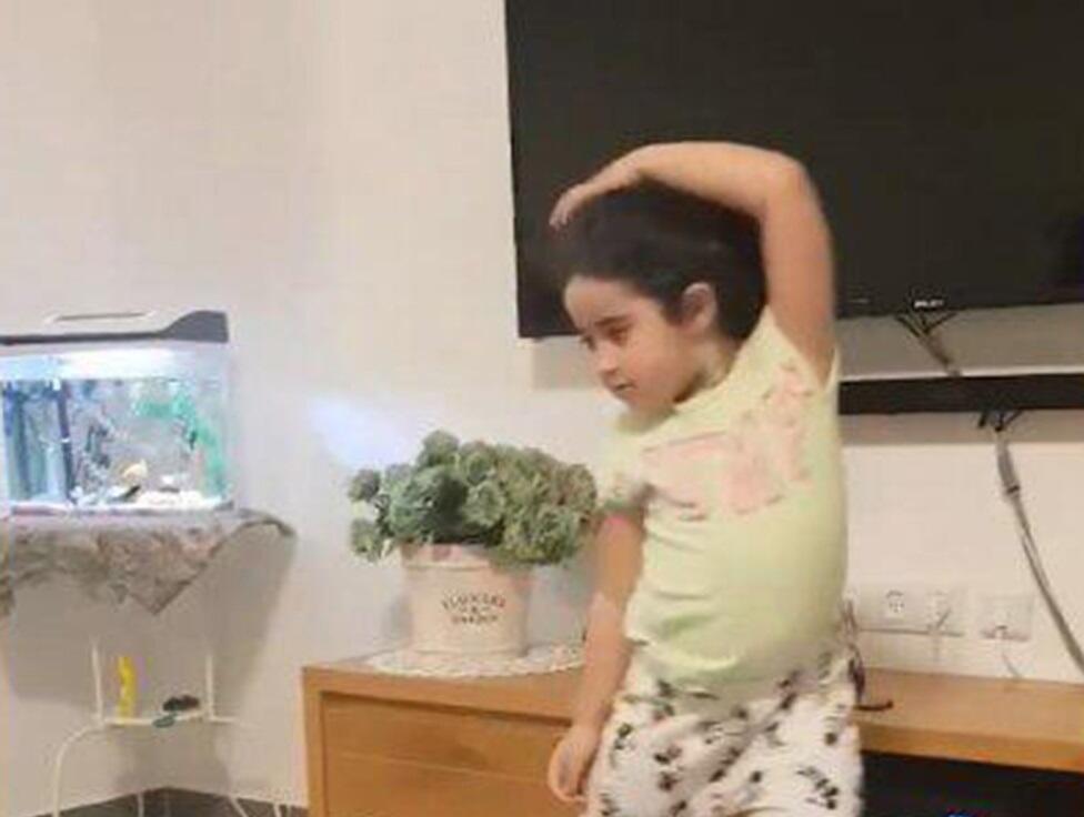 Мааян танцует, и вдруг звучит сирена. Фото: Реут Коэн-Авраам