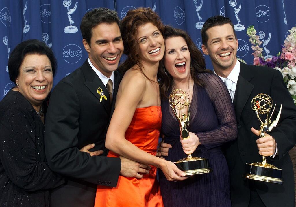 Messing with the cast members of 'Will & Grace' (Photo: AP) וויל וגרייס