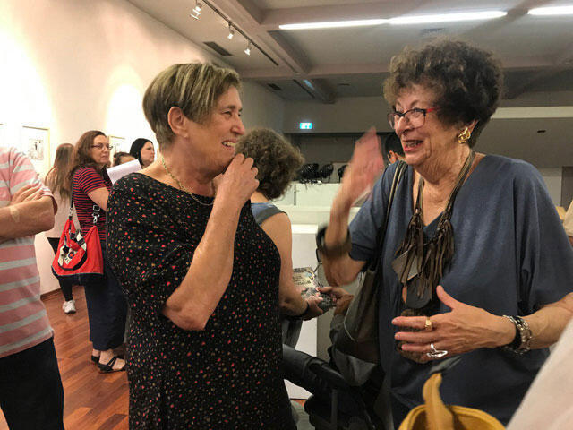 Управдом Захава (слева) с подругой на выставке. Фото: Света Дорошева (Фото из личного архива) Управдом Захава (слева) с подругой на выставке. Фото: Света Дорошева