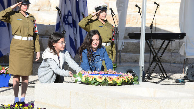 Церемония памяти премьер-министра Давида Бен-Гуриона. Фото: Герцль Йосеф (צילום: הרצל יוסף) Церемония памяти премьер-министра Давида Бен-Гуриона. Фото: Герцль Йосеф