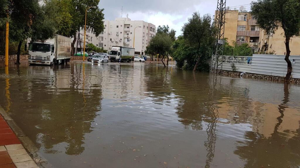 גשם גשמים מזג אוויר תחזית הצפה הצפות שיטפונות שיטפון אשדוד (צילום: מוטי זילברברג) גשם גשמים מזג אוויר תחזית הצפה הצפות שיטפונות שיטפון אשדוד