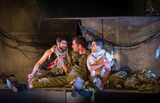 Сцена из спектакля "В туннеле". Фото: Виктория Шуб (Сцена из спектакля "В туннеле". Фото: Виктория Шуб) Сцена из спектакля "В туннеле". Фото: Виктория Шуб