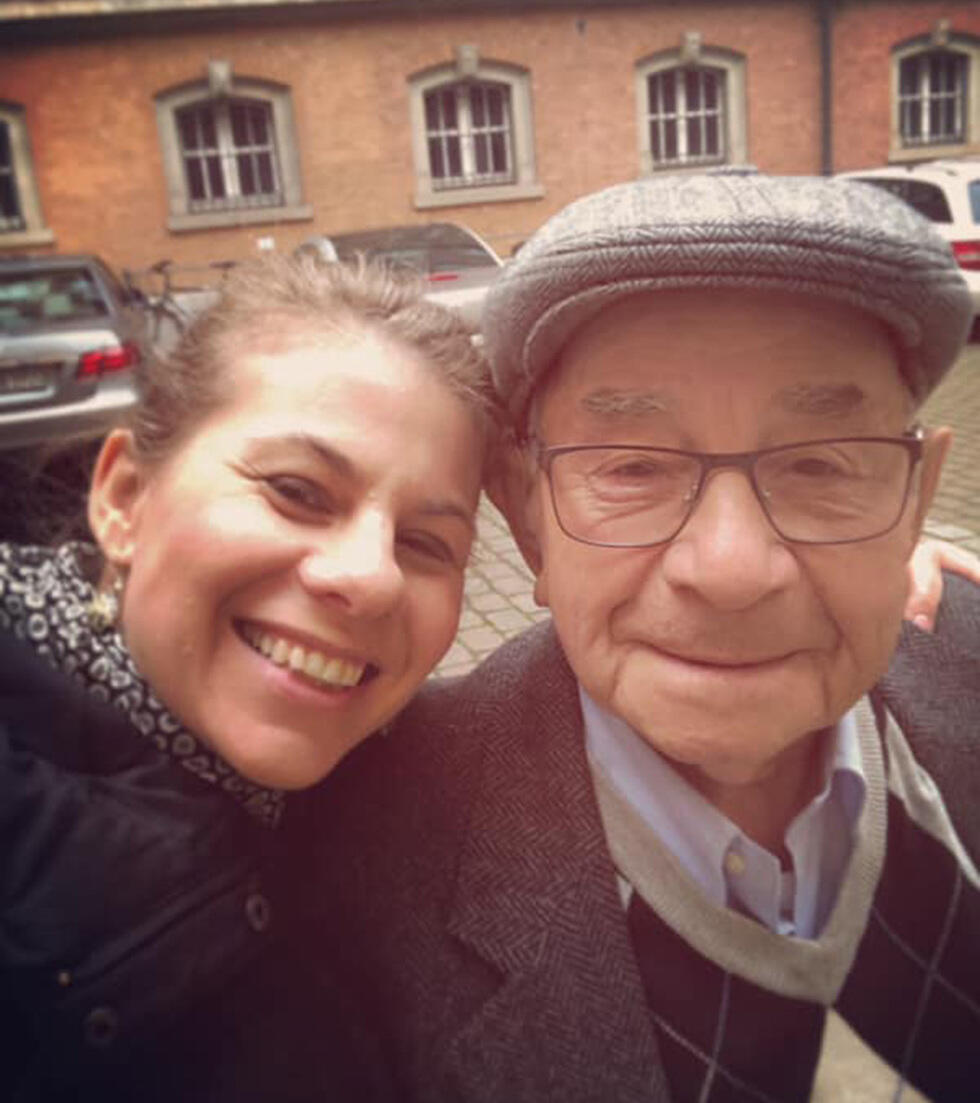 Авраам с внучкой Данойnullnull Авраам с внучкой Даной