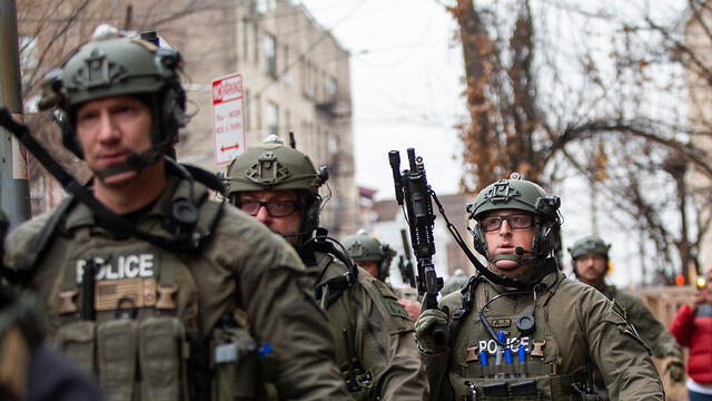 Полицейский спецназ в Джерси-Сити. Фото: AP