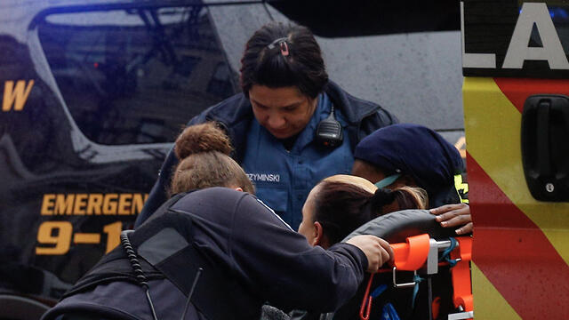 Эвакуация пострадавших. Фото: AFP