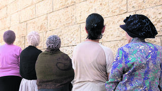 עגונות מפגינות בדרישה שמשרד המשפטים יסייע להן