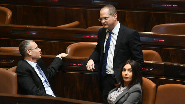 Ярив Левин (Ликуд), Одед Форер (НДИ), Мири Регев (Ликуд). Фото: Рафи Куц