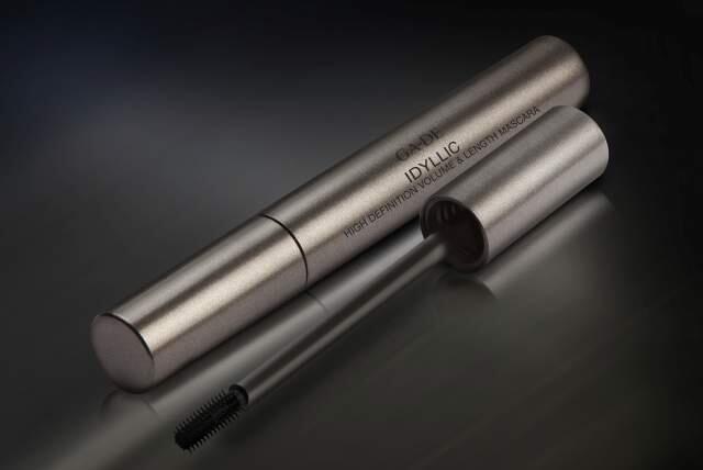 Тушь Idyllic удлиняет ресницы и придает им насыщенный черный цвет