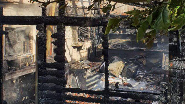 Пожар в жилой пристройке в Рамле. Фото: пожарная охрана