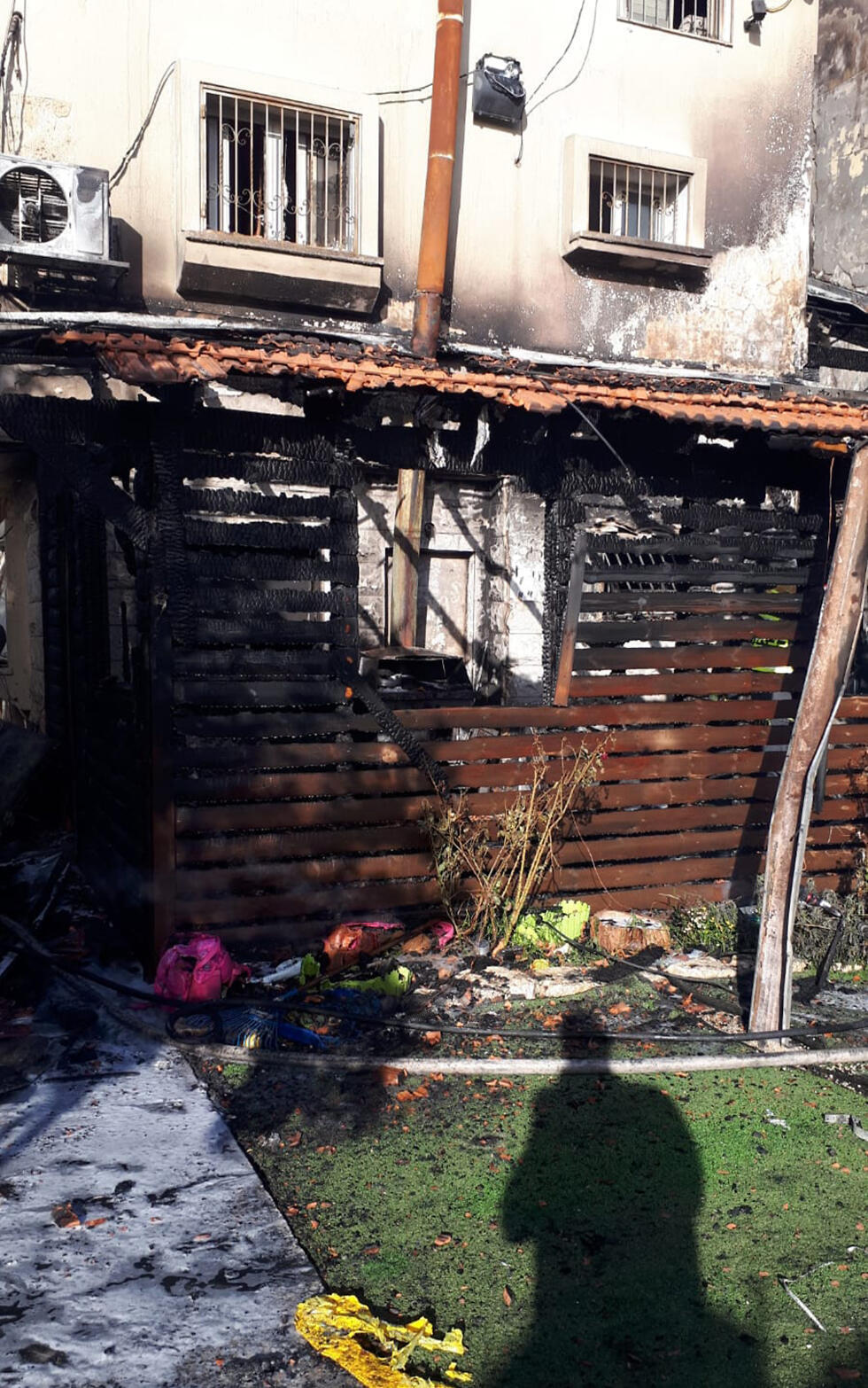 Пожар в жилой пристройке в Рамле