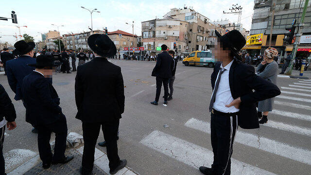 Демонстрация ортодоксов в Бней-Браке. Фото: Шауль Голан (צילום: שאול גולן) Демонстрация ортодоксов в Бней-Браке. Фото: Шауль Голан