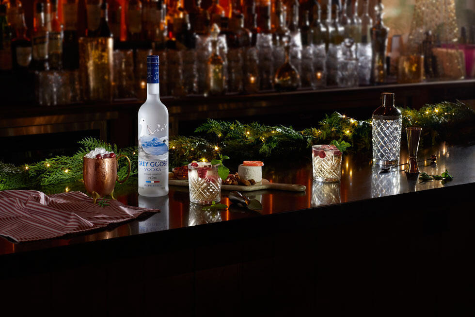 Отметьте наступление Нового года с бокалом коктейля в руке