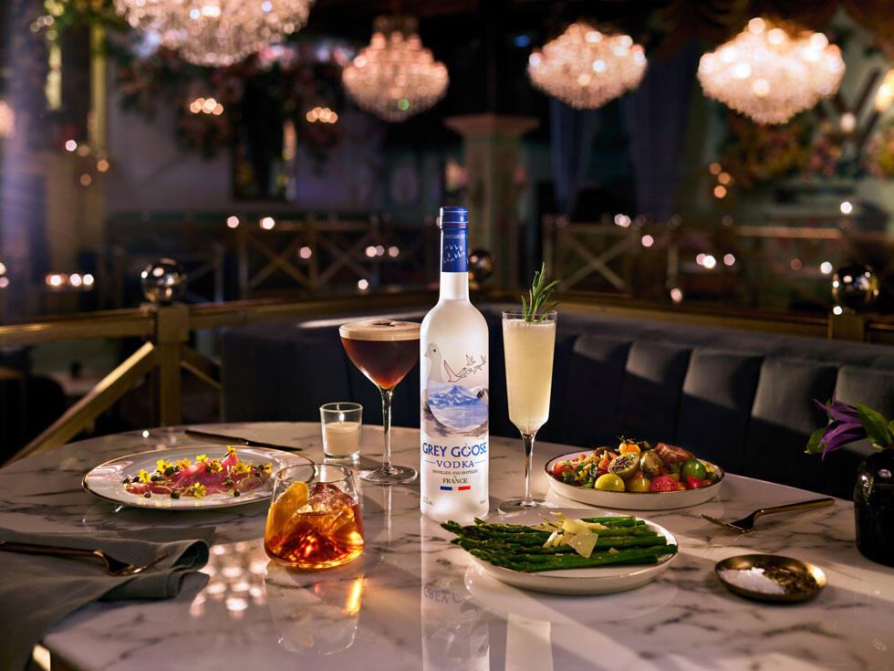 Встретьте 2020 год со вкусом, подняв бокалы с коктейлем на основе водки Grey Goose