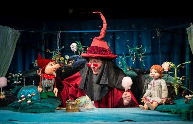 Сцена из спектакля "Фея марципана". Фото: Давид Кедми