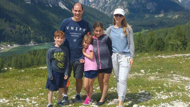 Погибший велосипедист. Янив Лугаси с семьей