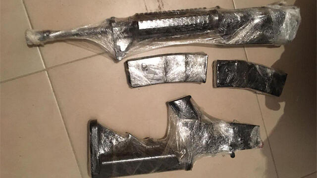 Изъятое оружие и боеприпасы. Фото: пресс-служба ШАБАКа