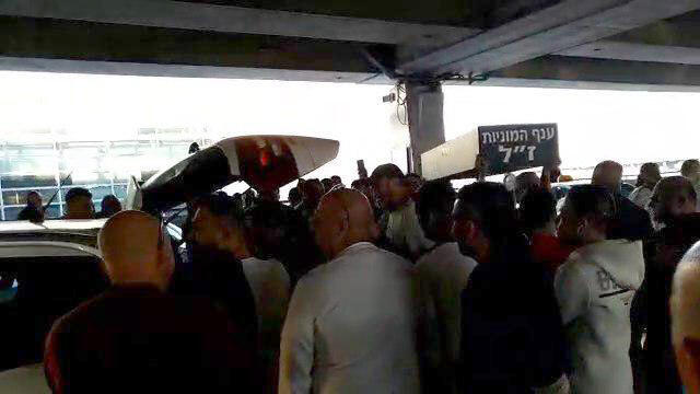 Акция протеста таксистов в аэропорту Бен-Гурион. Фото: Итамар Айхнер