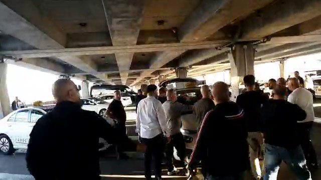 Забастовка таксистов в Бен-Гурионе. Фото: Итамар Айхнер (צילום: איתמר אייכנר) Забастовка таксистов в Бен-Гурионе. Фото: Итамар Айхнер